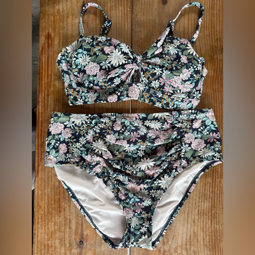 Kona Sol Cottagecore Floral Print Women's Swimwear Set Top Medium Bottom Large